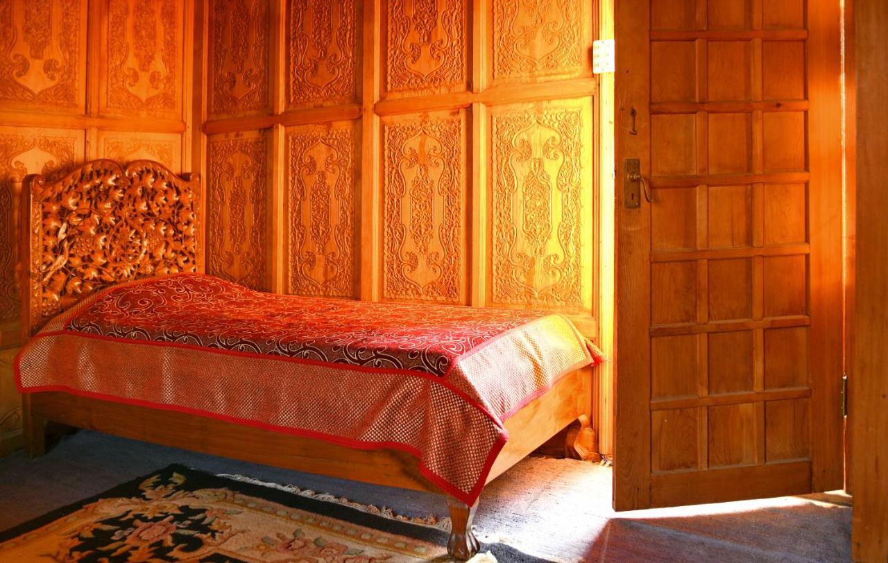 Hotel De Laila House Boat By Sterling Srīnagar Exterior foto